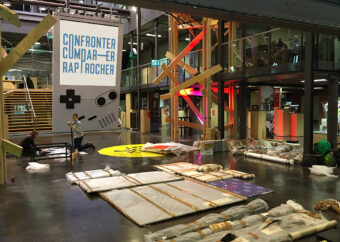 Image - Montage de l&rsquo;exposition « Des objets, des images, des gestes »