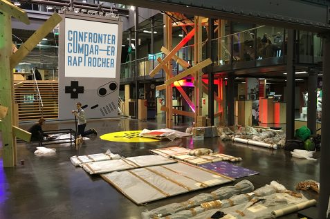 Image - Montage de l&rsquo;exposition « Des objets, des images, des gestes »